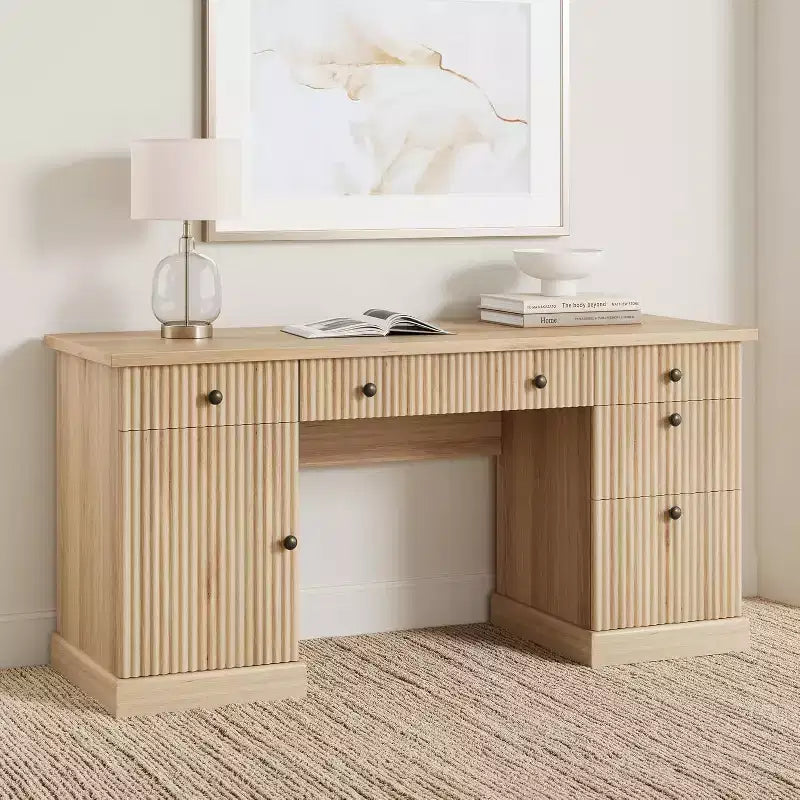 Bureau de rangement pour la maison, bureau de 152 cm avec station de charge et niches, bureau d'ordinateur en bois avec tiroir de classement pour salle d'étude